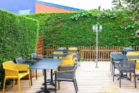 Ibis Calais Car Ferry Hotel a Guines