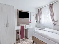 Hotel Tannenblick Hotels near Harheim
