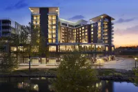 Embassy Suites by Hilton Greenville Downtown Riverplace Hôtels à proximité de : Harrison Hall of Natural Science and Technology