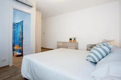 6Venti Close to the Beach of Marina di Modica,5 Minutes Walking Distance about Crai Gruppo Radenza New Fdm Spa 주변 호텔