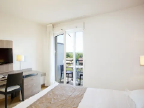 Séjours & Affaires Genève Gex les Rives du Léman Hotels in Gex