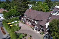 Cedar Gables Inn
