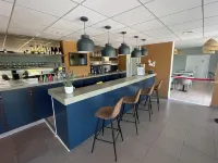 Kyriad Martigues Sud - 酒吧