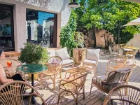 Logis Vignes Blanches Hôtel Cosy et Restaurant de Terroir Hotels in Beaucaire