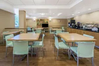 La Quinta Inn & Suites by Wyndham West Palm Beach Airport Hotels in Royal Palm Beach