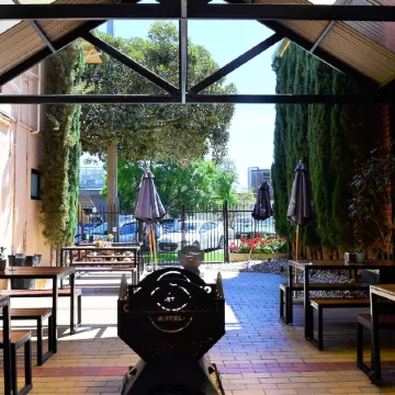 Caledonian Hotel Motel