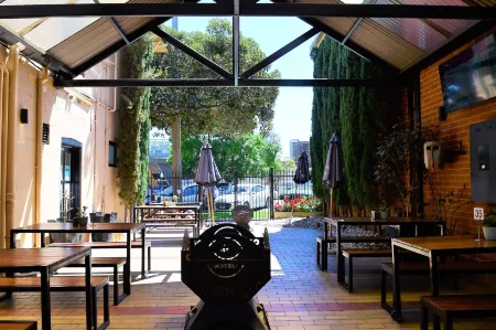 Caledonian Hotel Motel Отели в г. Эчука