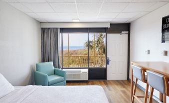 Chateau Beachfront Hotel, a by the Sea Resort