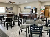 Quality Inn & Suites Hendersonville - Flat Rock - breakfast