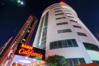 Ramee California Hotel - parkir