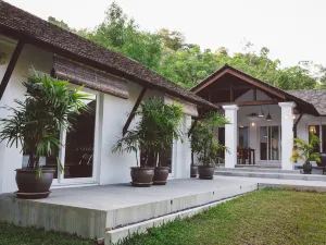 Koyao Bay Pavilions - Beach Resort and Pool Villas