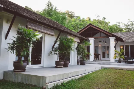 Koyao Bay Pavilions - Beach Resort and Pool Villas