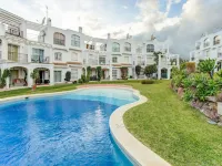Relaxed Retreat with Pool