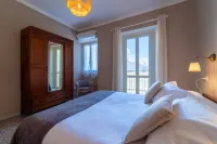 Lotus Apartment with Lakeview