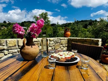 Travelers & Hikers Delight House on Way to Sougia Отели рядом с достопримечательностью «Afrata Beach»