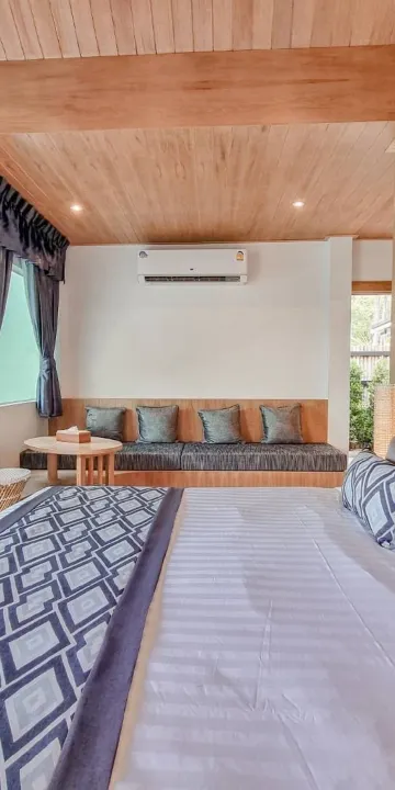 ห้องจูเนียร์สวีทพร้อมวิวสระว่ายน้ำ 