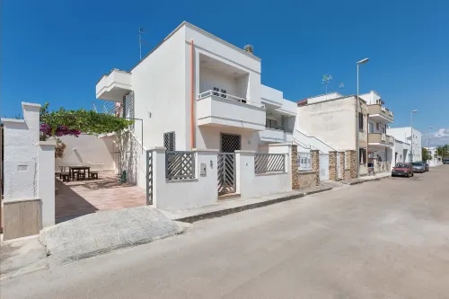 Dodger House by BarbarHouse