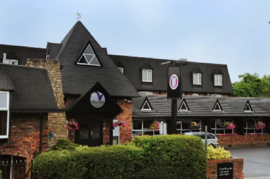 Village Hotel Manchester Hyde โรงแรมใน