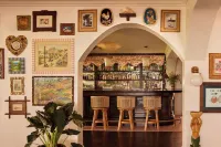 Coral Sands Hotel - bar