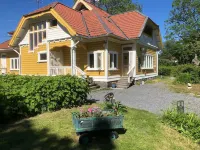 Pensionat Kanalvillan Hotels near Riddersholms naturreservat
