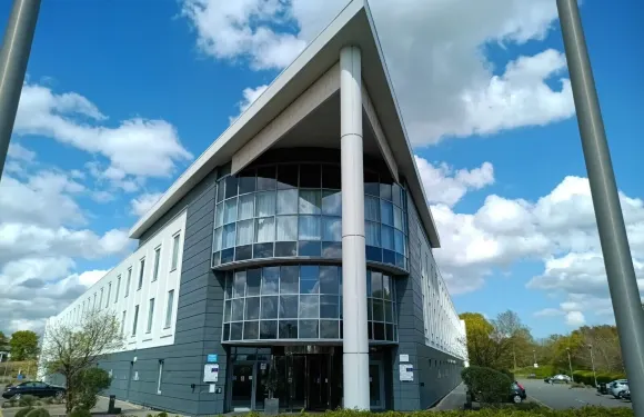 倫敦魯頓谷酒店