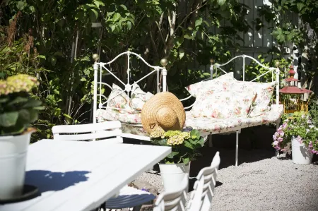 Strandflickornas Annex Gula Villan Отели в г. Урустская коммуна