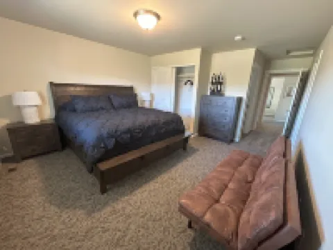 Classy and Cozy Brand New Townhouse!