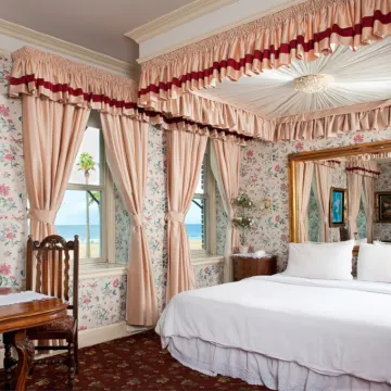Doryman's Oceanfront Inn Hotels near Newport Beach