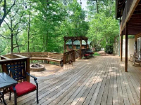 Barefoot Hills Hotels in Lumpkin County