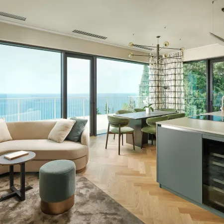 Maximilian Suites