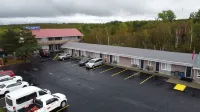 Moonlight Inn and Suites Sudbury - Parking