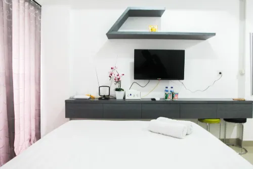 Comfortable Studio Room Poris 88 Apartment Near Bale Kota Mall Hotels in Batuceper
