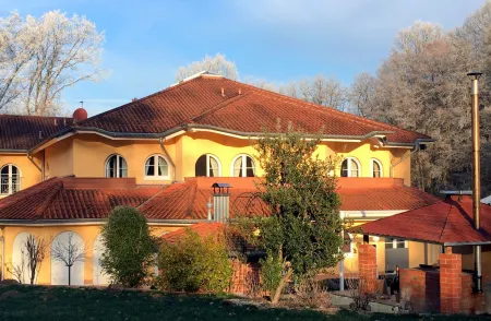 Hostellerie Bacher Отели в г. Бексбах