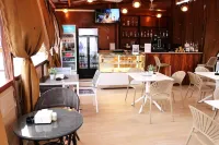 Golden Crystal Hotel Hoteles en Adjiringanor
