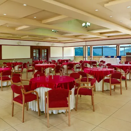 Clouds Valley Hotel