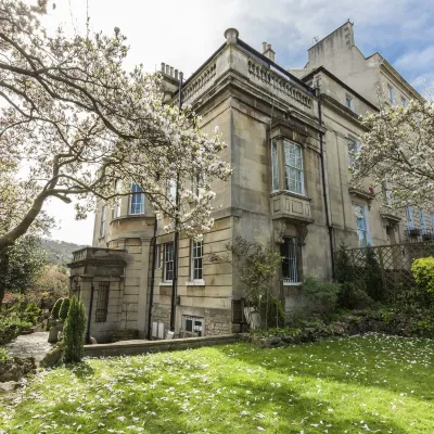 Grosvenor Villa Отели рядом с достопримечательностью «Улица Королевский полумесяц»
