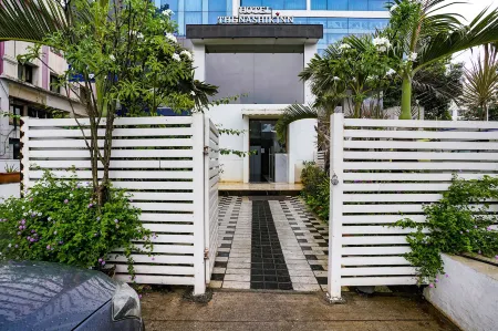 FabHotel the Nashik Inn - Nr Vijay Mamta Theatre, Nashik Road Отели рядом с достопримечательностью «RD CIRCLE»