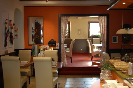 Hotel Zur Linde Отели в г. Ханау