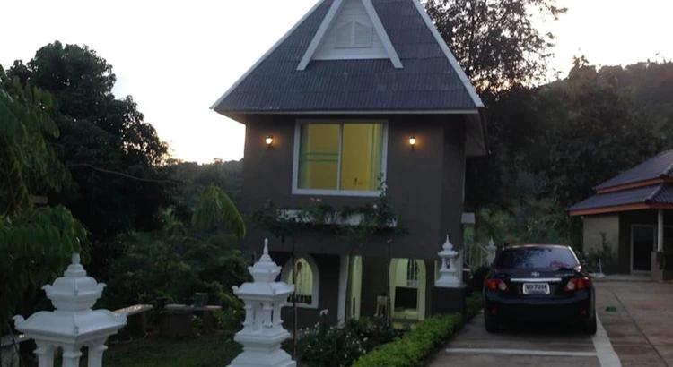 รูปภาพของเรือนร้อยล้านนา