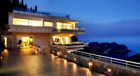 Maison Blanche Taormina Отели рядом с достопримечательностью «Палаццо Корвайя»