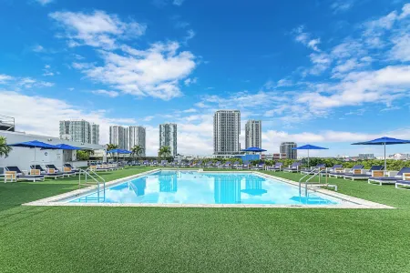 Hilton Miami Downtown Отели рядом с достопримечательностью «Литл Хайти»