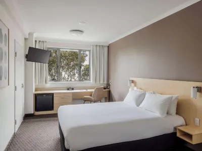Ibis Sydney Olympic Park Hotels near Blaxland Riverside Park
