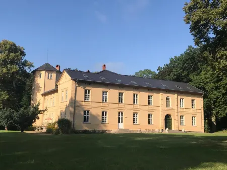 Landhaus Schloss Kölzow Отели в г. Царневанц