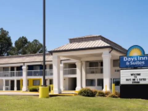 Days Inn & Suites by Wyndham Byram Hotels in Byram