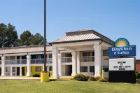 Days Inn & Suites by Wyndham Byram Hotel a Terry