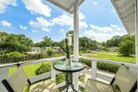 East Hill Retreat Near Beaches & Downtown