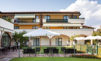Le Terrazze Sul Lago Hotel & Residence
