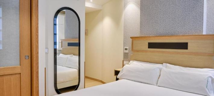 Hotel Praza Quintana โรงแรมในซานเตียโกเดกอมโปสเตลา