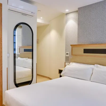 Hotel Praza Quintana Отели рядом с Аэропорт Сантьяго-де-Компостела