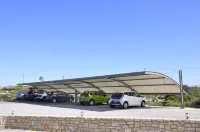 Kavos Hotel & Suites - parking